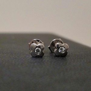 🌼 🌼HOSTS PICK🌼🌼 18k Gold ♦️ Diamond Posts